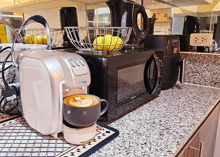 Cozy Hideout Ph Apartahotel